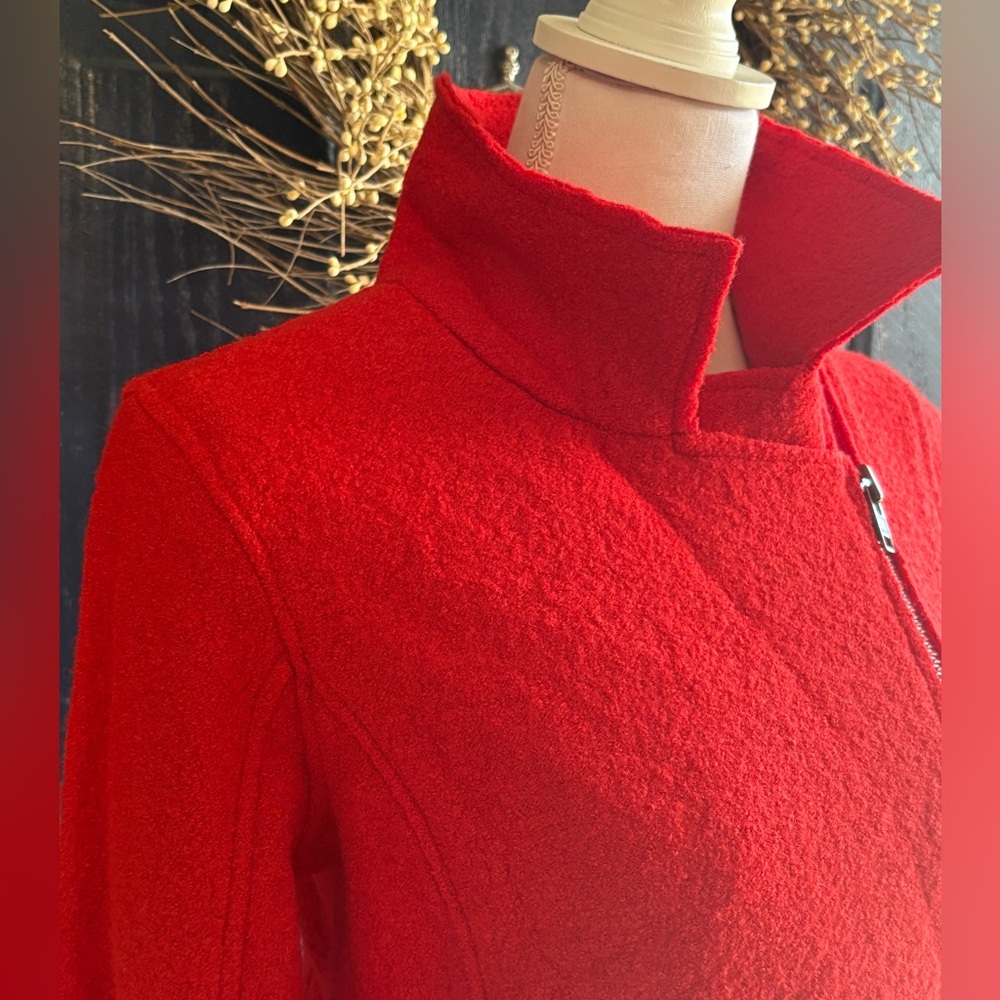 Tahari Wool Blend Red asymmetrical Jacket Womens size XS. NWT - Picture 2 of 12